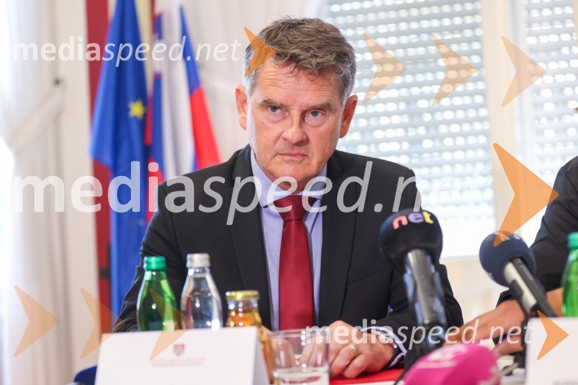  Ranko Šmigoc, direktor, MarpromSlavnostni podpis sporazuma o skupni organizaciji Zlate lisice