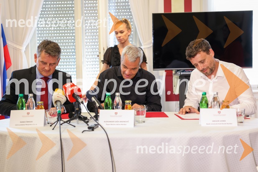 Ranko Šmigoc, direktor, Marprom;  Sašo Arsenovič, župan občine Maribor;  Gregor Lednik, Zavarovalnica Sava, predsednik ASK BranikSlavnostni podpis sporazuma o skupni organizaciji Zlate lisice