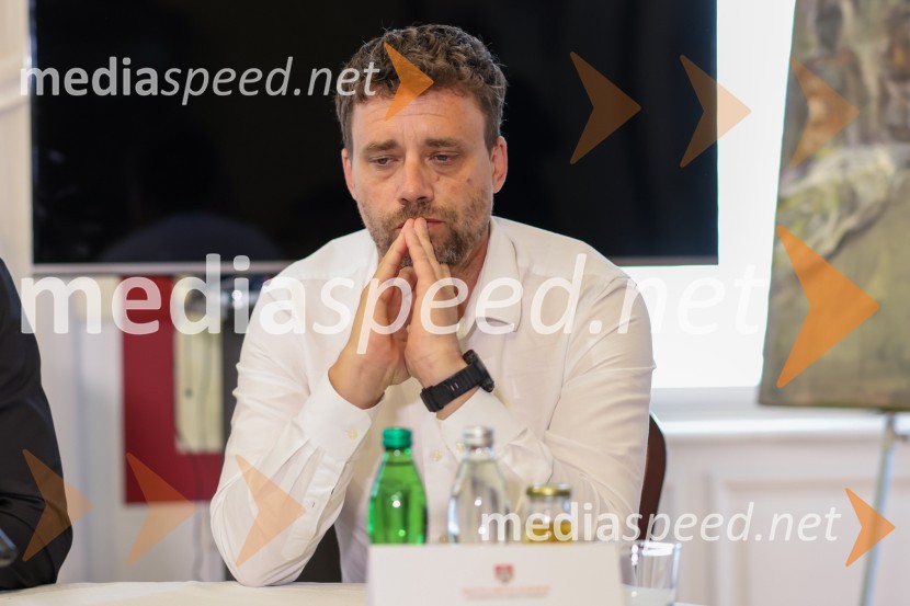  Gregor Lednik, Zavarovalnica Sava, predsednik ASK BranikSlavnostni podpis sporazuma o skupni organizaciji Zlate lisice