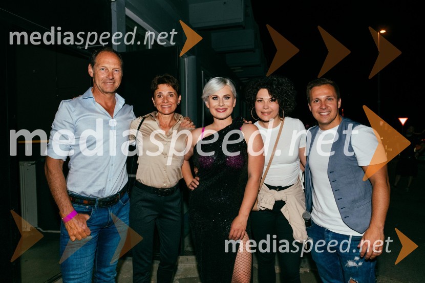  Jože Potrebuješ, skupina Čuki;  Andreja Potrebuješ;  Ana  Praznik, voditeljica, pevka Bepop;  ... ;  ... Popstars united, koncert