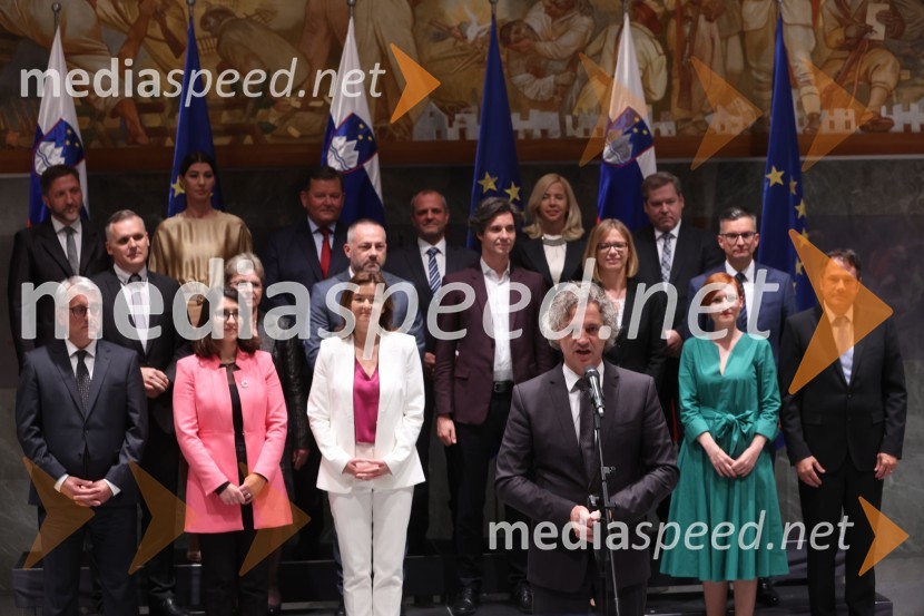  Klemen Boštjančič, minister za finance;  Matjaž Han, minister za gospodarski razvoj in tehnologijo; mag. Bojan Kumer, minister za infrastrukturo; dr. Dominika  Švarc Pipan, ministrica za pravosodje;  Emilija Stojmenova Duh, ministrica za digitalno preobrazbo;  Irena Šinko, ministrica za kmetijstvo, gozdarstvo in prehrano; dr. Aleksander Jevšek, minister za razvoj in EU kohezijsko politiko;  Tanja Fajon, podpredsednica vlade in ministrica za zunanje zadeve;  Danijel Bešič Loredan, podpredsednik vlade in minister za zdravje;  Uroš Brežan, minister za okolje in prostor;  Luka Mesec, podpredsednik vlade in minister za delo, družino, socialne zadeve in enake možnosti; mag. Tatjana  Bobnar, ministrica za notranje zadeve; dr. Robert Golob, predsednik vlade RS;  Sanja Ajanović Hovnik, ministrica za javno upravo;   Igor Papič, minister za izobraževanje, znanost in šport; dr. Asta Vrečko, ministrica za kulturo;  Marjan  Šarec, minister za obrambo;  Matej Arčon, minister za Slovence v zamejstvu in pPrisega 15. slovenske vlade in primopredaja premierjev