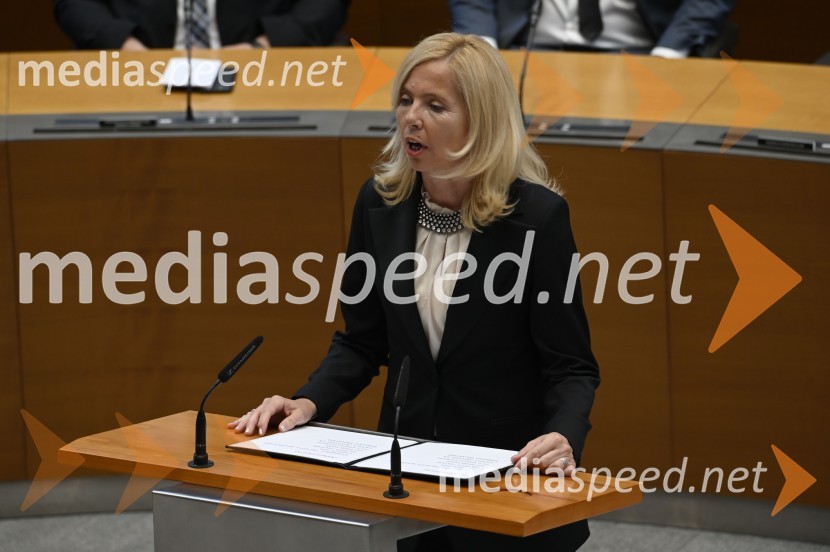 mag. Tatjana  Bobnar, ministrica za notranje zadevePrisega 15. slovenske vlade in primopredaja premierjev