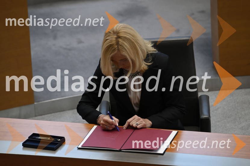 mag. Tatjana  Bobnar, ministrica za notranje zadevePrisega 15. slovenske vlade in primopredaja premierjev
