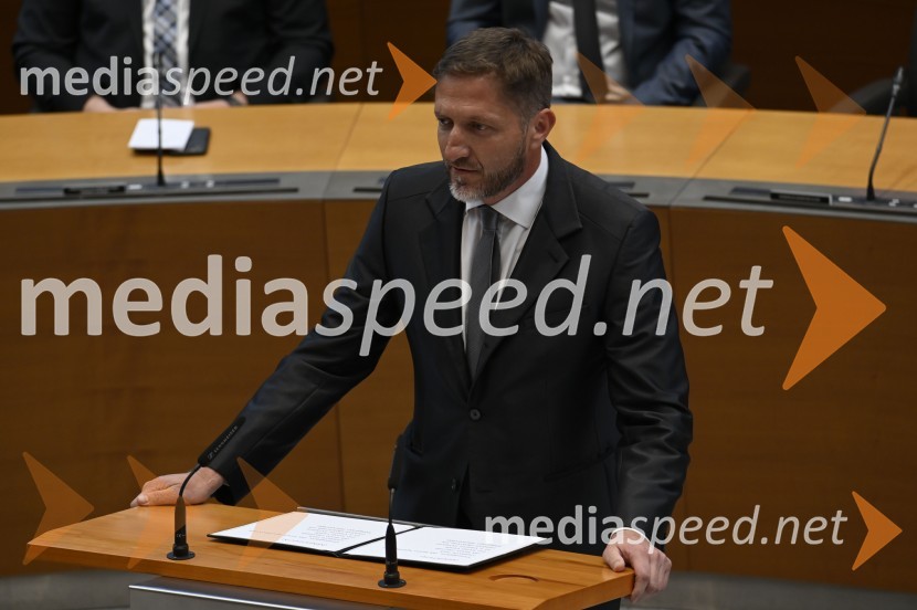  Klemen Boštjančič, minister za financePrisega 15. slovenske vlade in primopredaja premierjev