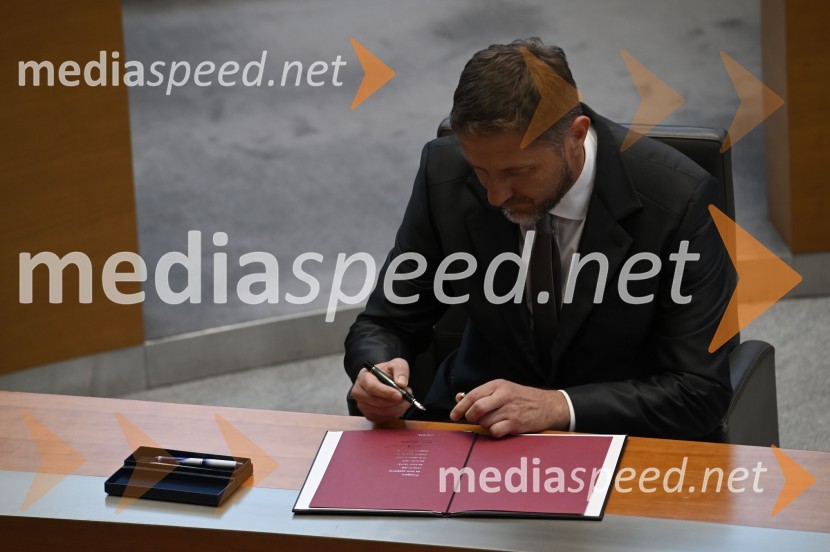  Klemen Boštjančič, minister za financePrisega 15. slovenske vlade in primopredaja premierjev