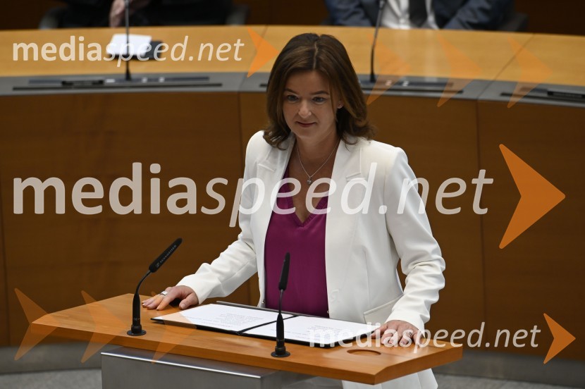  Tanja Fajon, članica Europskega parlamentaPrisega 15. slovenske vlade in primopredaja premierjev