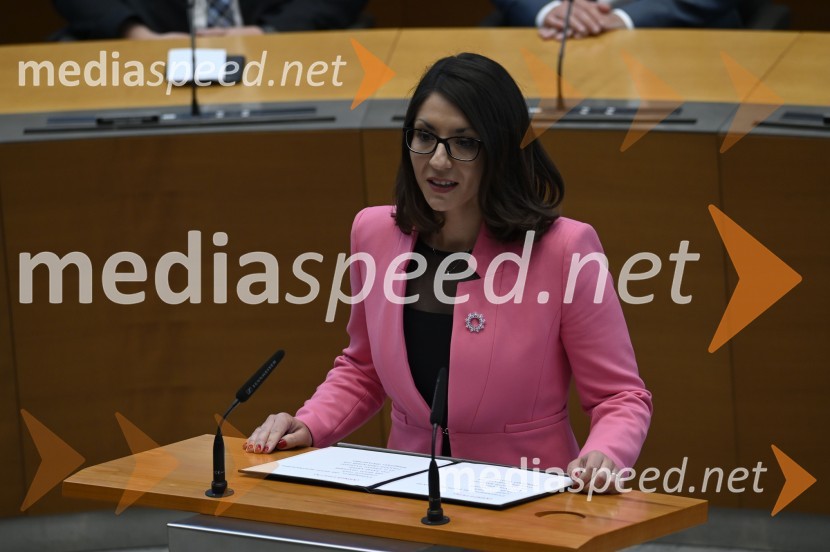  Emilija Stojmenova Duh, ministrica za digitalno preobrazboPrisega 15. slovenske vlade in primopredaja premierjev