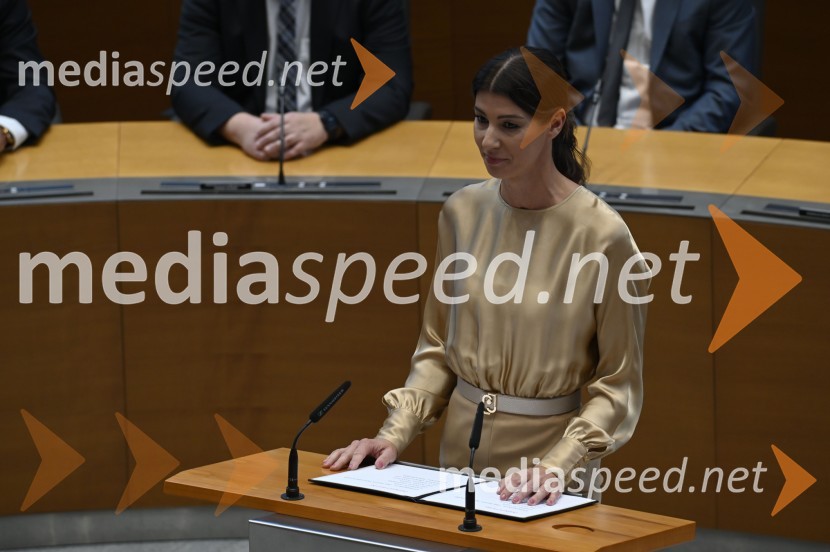 dr. Dominika  Švarc Pipan, ministrica za pravosodjePrisega 15. slovenske vlade in primopredaja premierjev