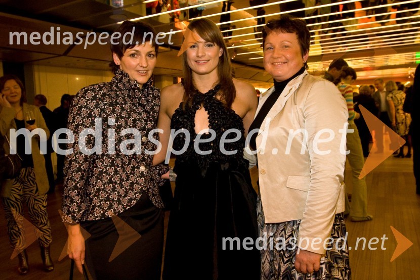 Maja Makovec Brenčič, predsednica Društva za marketing, Sara Isakovič, plavalka in športnica leta 2008 (dobitnica srebrne medalje na OI v Pekingu) in Polona Čehovin Sušin, marketing OKS in nekdanja namiznotenisačicaŠportnik leta 2008