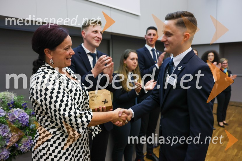 dr. Tanja Angleitner Sagadin, direktorica, VSGT Maribor;  Tristan RomihAmbasador gostoljubja in dobrega počutja 2022 VSGT Maribor