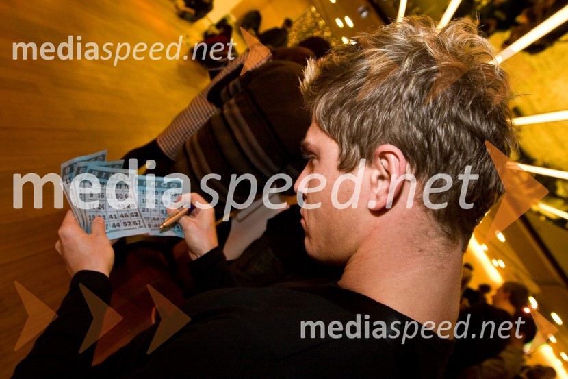 Erik Ferfolja, novinar, pevec in maneken med igro BingaŠportnik leta 2008