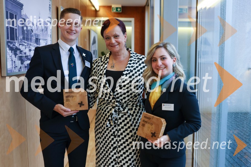  Tristan Romih; dr. Tanja Angleitner Sagadin, direktorica, VSGT Maribor;  Urša FornazaričAmbasador gostoljubja in dobrega počutja 2022 VSGT Maribor