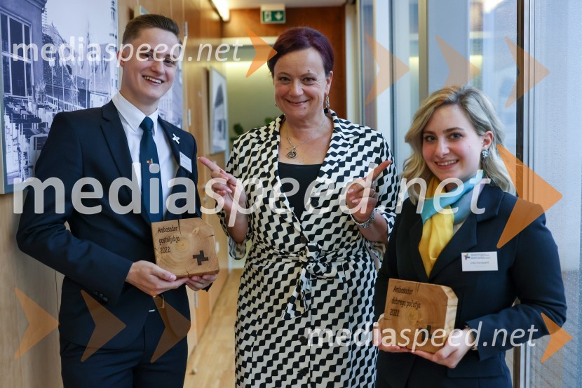  Tristan Romih; dr. Tanja Angleitner Sagadin, direktorica, VSGT Maribor;  Urša FornazaričAmbasador gostoljubja in dobrega počutja 2022 VSGT Maribor