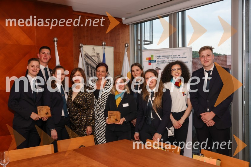  Tristan Romih;  Gaj Herman;  Ana Zevnik;  Mojca Polak, predavateljica, VSGT Maribor; dr. Tanja Angleitner Sagadin, direktorica, VSGT Maribor;  Urša Fornazarič;  Nuša Prejac;  Nives Kovačič;  Ula Vrečko;  David Tovornik, Srednja šola za gostinstvo in turizem MariborAmbasador gostoljubja in dobrega počutja 2022 VSGT Maribor