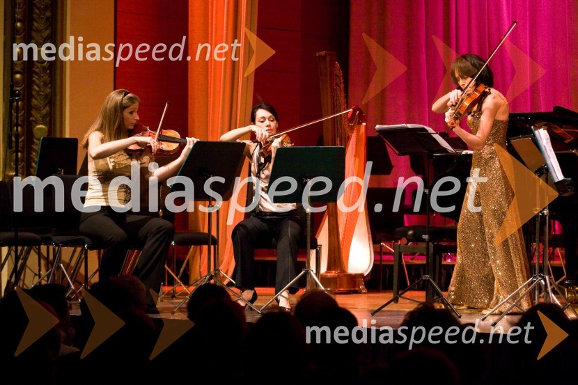 Božično-novoletni koncert violinistke Anje BukovecAnja Bukovec, božično-novoletni koncert