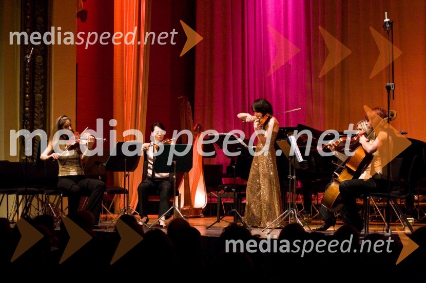 Božično-novoletni koncert violinistke Anje BukovecAnja Bukovec, božično-novoletni koncert