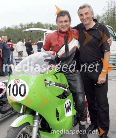 Janez Božič, predsednik športne komisije za starodobna vozila pri AMZS ter minister za promet in Peter Verbič, predsednik strokovnega sveta za šport pri AMZSJanez Božič, minister za promet je dirkal na Mobikrogu v Cerkljah