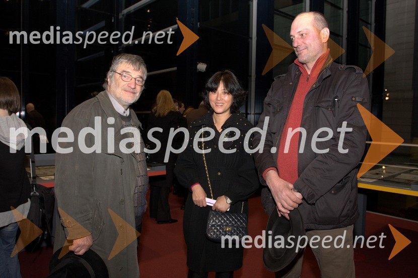 Janez Suhadolc, učitelj, Huiquin Wang, slikarka in Peter Pahor, arhitektKostja Gatnik, odprtje razstave