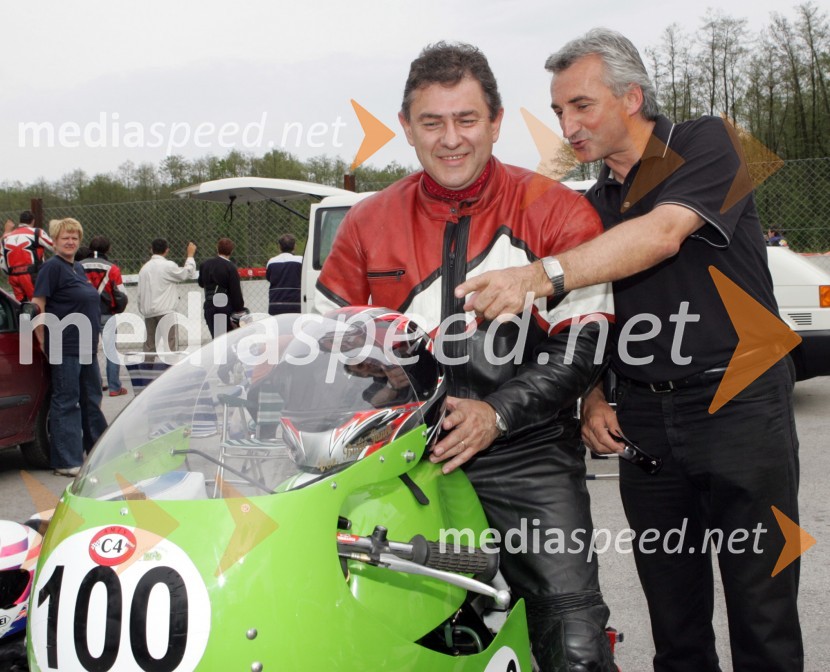 Janez Božič, predsednik športne komisije za starodobna vozila pri AMZS ter minister za promet in Peter Verbič, predsednik strokovnega sveta za šport pri AMZSJanez Božič, minister za promet je dirkal na Mobikrogu v Cerkljah