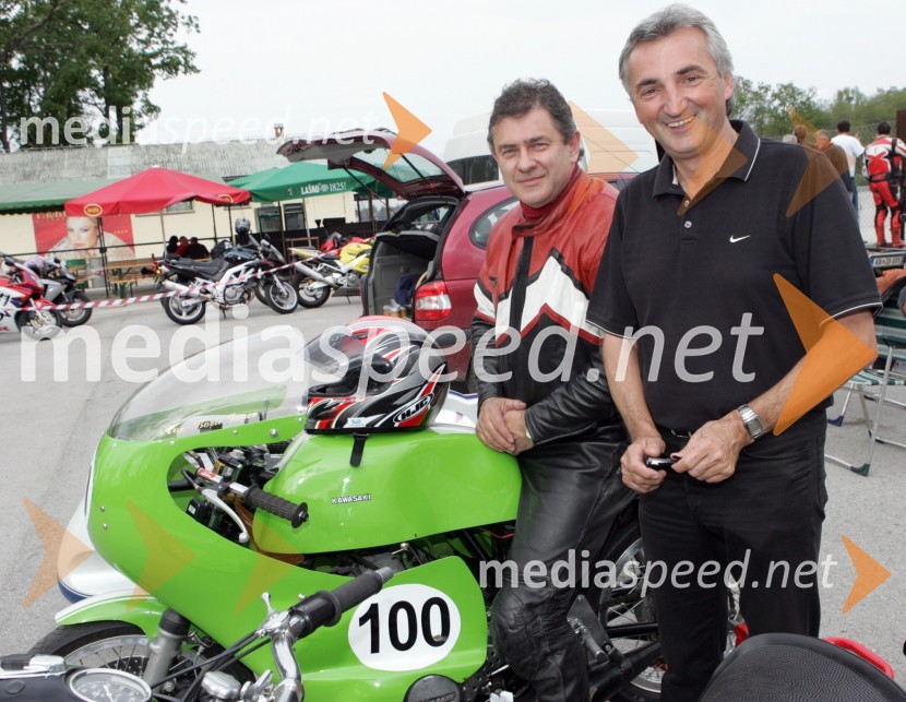 Janez Božič, predsednik športne komisije za starodobna vozila pri AMZS ter minister za promet in Peter Verbič, predsednik strokovnega sveta za šport pri AMZSJanez Božič, minister za promet je dirkal na Mobikrogu v Cerkljah