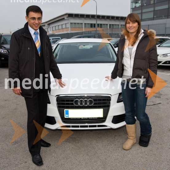Sandi Vrtač, Avtohiša Vrtač Kranj in Sara Isakovič, plavalka (Športnica in plavalka leta 2008 in dobitnica srebrne medalje na OI v Pekingu)Predaja Audija A4 Sari Isakovič, Športnici in plavalki leta 2008 in dobitnici srebrne medalje na OI v Pekingu