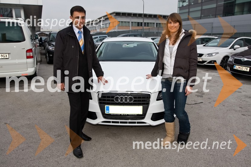 Sandi Vrtač, Avtohiša Vrtač Kranj in Sara Isakovič, plavalka (Športnica in plavalka leta 2008 in dobitnica srebrne medalje na OI v Pekingu)Predaja Audija A4 Sari Isakovič, Športnici in plavalki leta 2008 in dobitnici srebrne medalje na OI v Pekingu