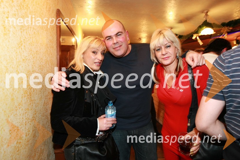 Ana Žvorc, stilistka in koreografinja, Matjaž Šalamun-Šalca, član ekipe Reporter Milan na Radiu City in Karmen Auer, žena Stojana AuerjaMagnifico, božični koncert