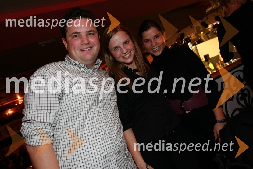 Damijan Koletnik, direktor Dravskih elektrarn Maribor in predsednik Nadzornega sveta Telekoma Slovenije in njegova žena Sandra ter svakinja Nikita ŠticlMagnifico, božični koncert