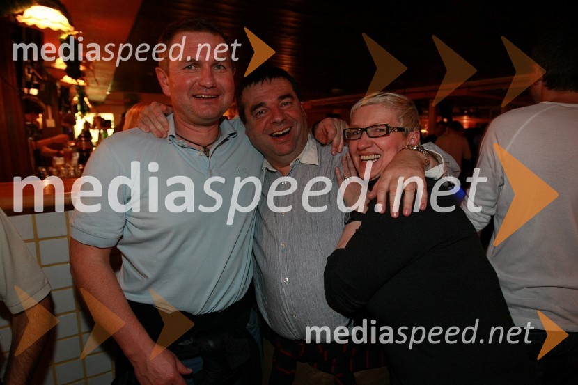 Matjaž Kek, selektor slovenske nogometne reprezentance in Srečko Vilar, generalni sekretar Zlate lisice z ženoMagnifico, božični koncert