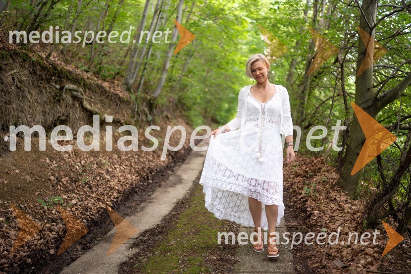  Mojca Debelak, predsednica Energijskega centra MojChiMojca Debelak