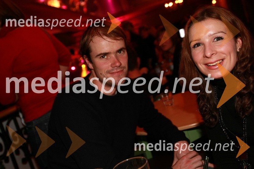 Jana Ujčič, novinarka in voditeljica RTS in spremljevalec Gregor KlobasaMagnifico, božični koncert