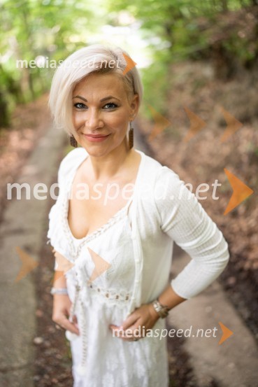  Mojca Debelak, predsednica Energijskega centra MojChiMojca Debelak