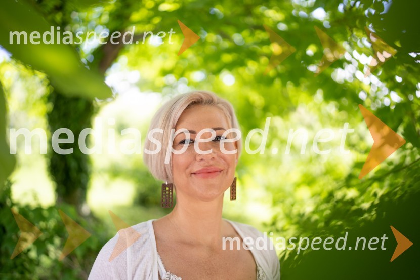  Mojca Debelak, predsednica Energijskega centra MojChiMojca Debelak