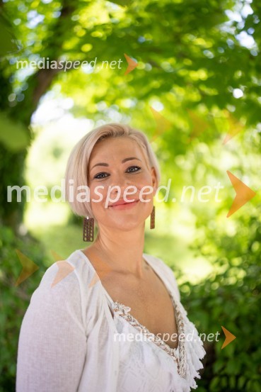  Mojca Debelak, predsednica Energijskega centra MojChiMojca Debelak