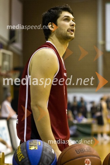 Tekmovanje v metanju trojk: Sašo Ožbolt, košarkašDan slovenske košarke