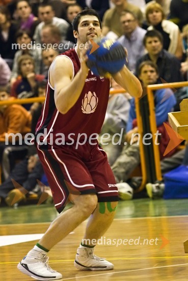 Tekmovanje v metanju trojk: Sašo Ožbolt, košarkašDan slovenske košarke