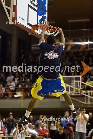 Terence Hudley, zmagovalec tekmovanja v zabijanjuDan slovenske košarke