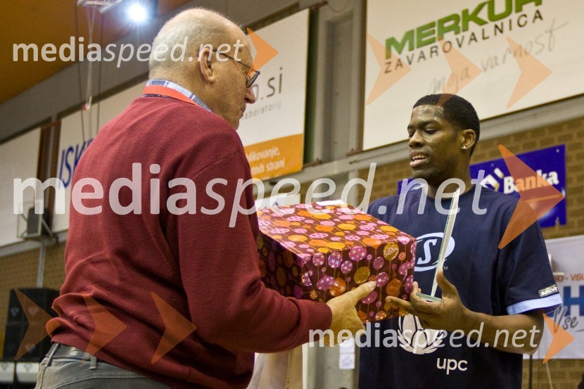 Ivo Daneu, nekdanji košarkar in Terence Hudley, zmagovalec tekmovanja v zabijanjuDan slovenske košarke