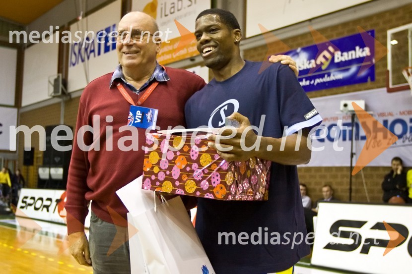 Ivo Daneu, nekdanji košarkar in Terence Hudley, zmagovalec tekmovanja v zabijanjuDan slovenske košarke