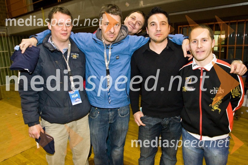 Simon Rožnik, organizator Dneva slovenske košarke s člani Dajmo stisnt teatraDan slovenske košarke