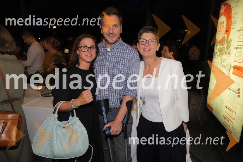  Petra Bizjak, Direktoričina pomočnica, poslovni vodja MGL;  Marko Bratuš, umetniški vodja SNG Nova Gorica;  Mirjam Drnovšček, direktorica, SNG Nova GoricaZaključek 57. festivala Borštnikovo srečanje