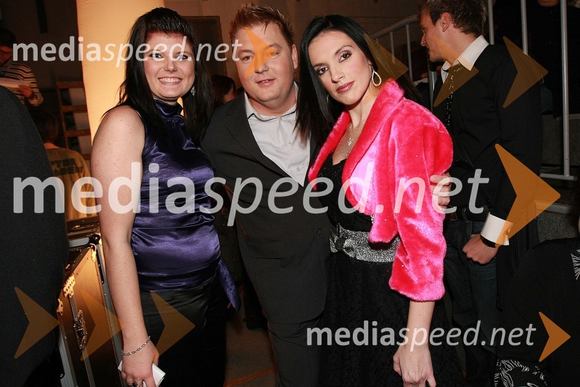 Nina Zaponšek, Miro Kodrič, moderator in producent idej na radiu Net FM ter Kornelija Žarič, moderatorka radia Net FMRTV Net praznuje, novoletni koncert