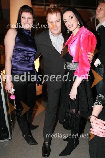 Nina Zaponšek, Miro Kodrič, moderator in producent idej na radiu Net FM ter Kornelija Žarič, moderatorka radia Net FMRTV Net praznuje, novoletni koncert