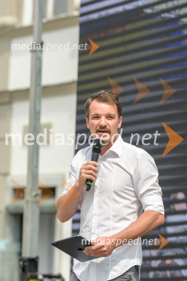  Mitja Šeško, moderator prireditev Ples na vozičkih ob 40. obletnici mariborskega društva Sonček