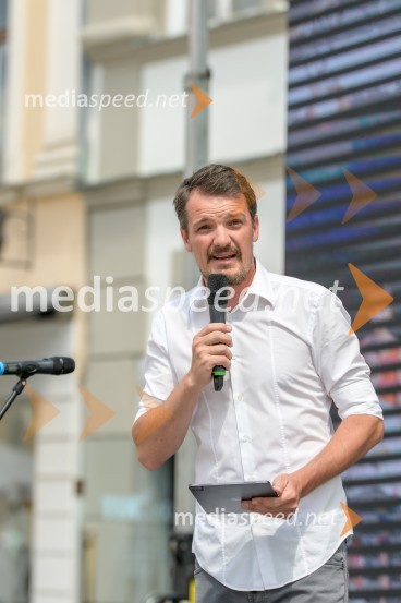  Mitja Šeško, moderator prireditev Ples na vozičkih ob 40. obletnici mariborskega društva Sonček