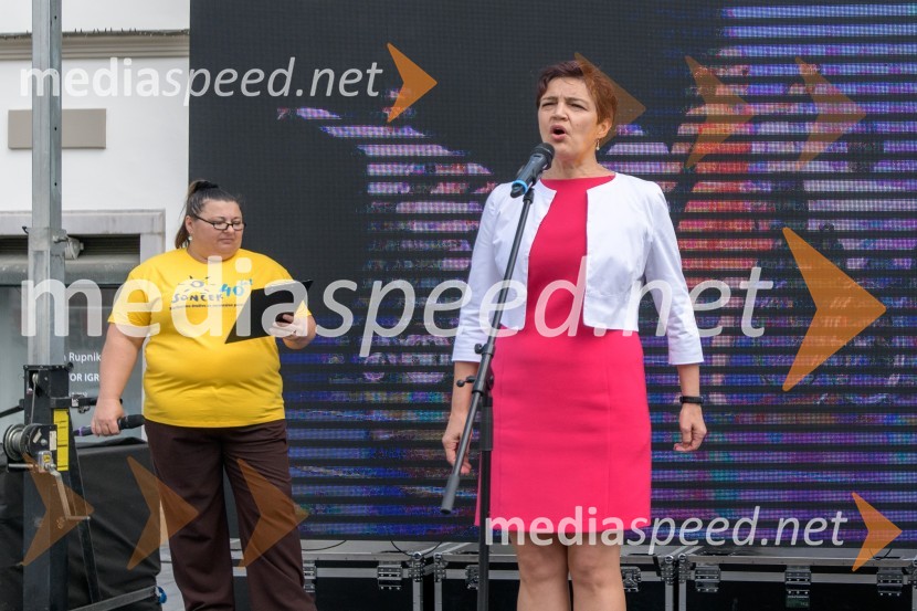  Urška Vučak Markež, igralka; dr. Jasna Murgel, predsednica Zveze društev SončekPles na vozičkih ob 40. obletnici mariborskega društva Sonček