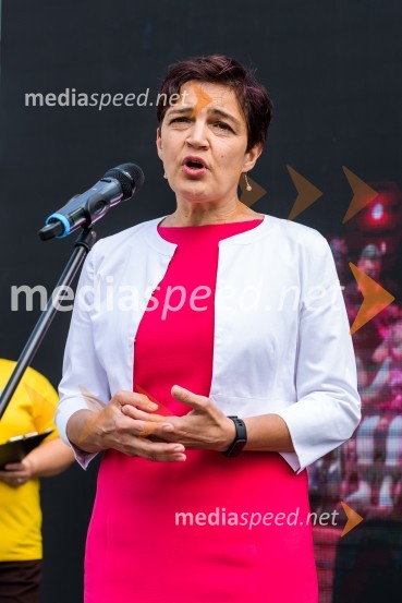 dr. Jasna Murgel, predsednica Zveze društev SončekPles na vozičkih ob 40. obletnici mariborskega društva Sonček