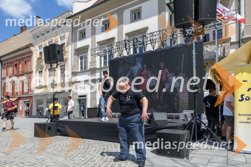 Ples na vozičkih ob 40. obletnici mariborskega društva Sonček