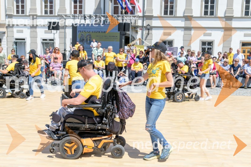 Ples na vozičkih ob 40. obletnici mariborskega društva Sonček