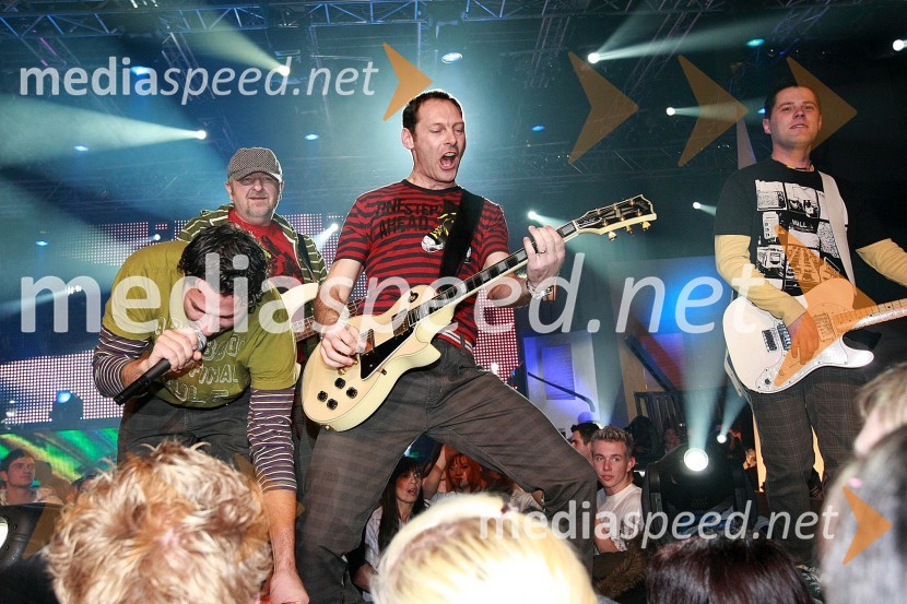 Skupina ČukiRTV Net praznuje, novoletni koncert